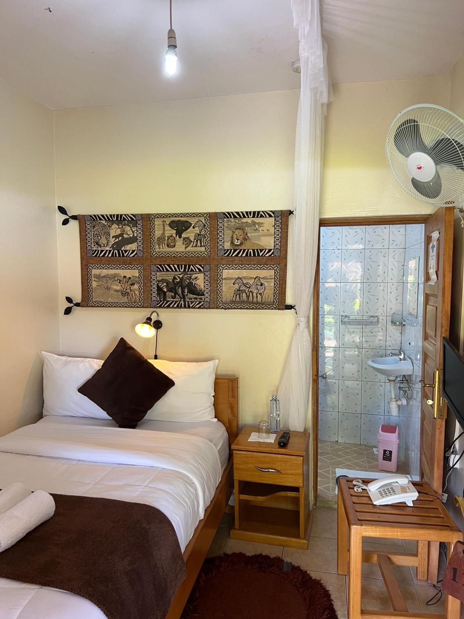 Sunset Hotel เอนเทบเบ้ ภายนอก รูปภาพ