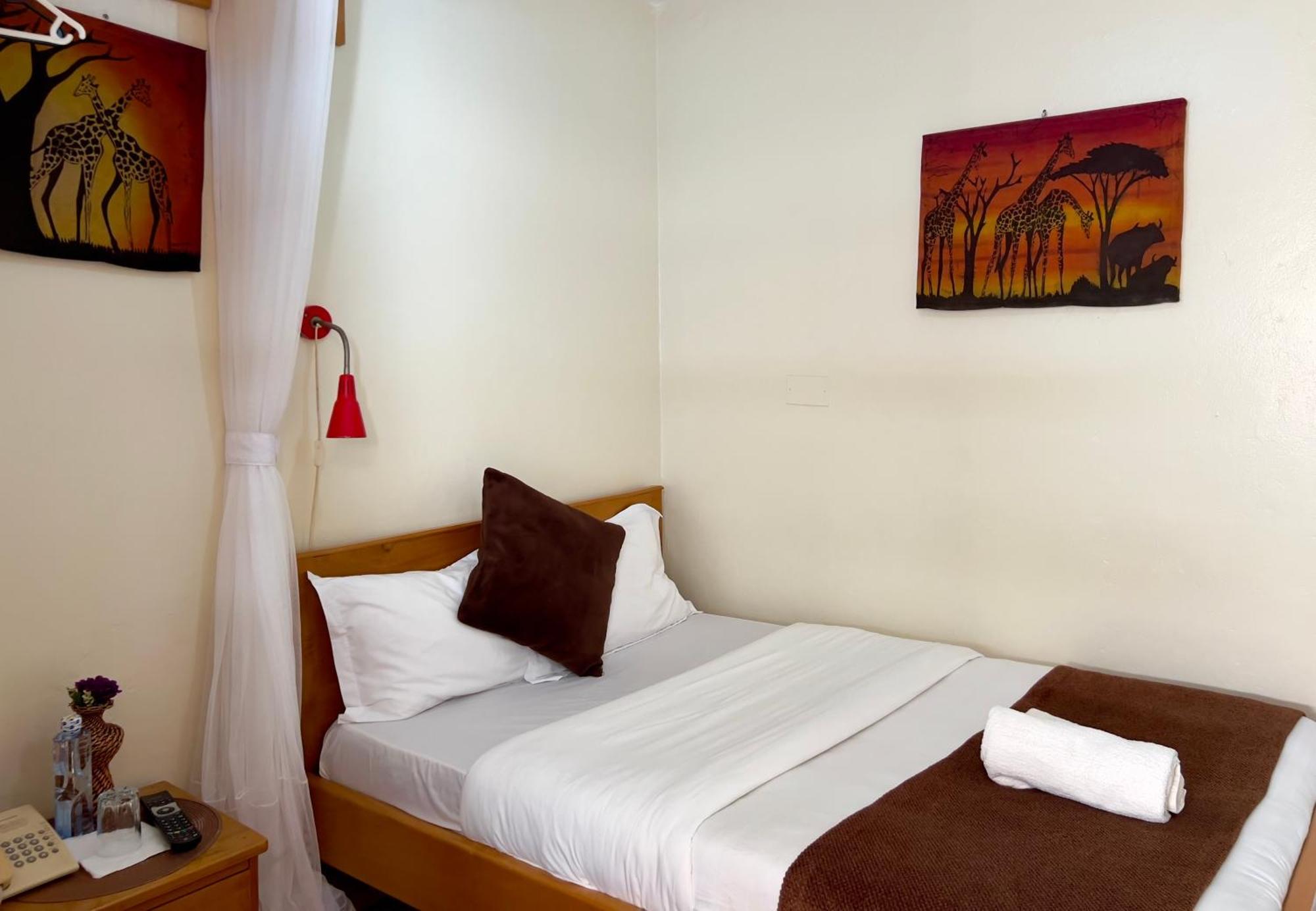 Sunset Hotel เอนเทบเบ้ ภายนอก รูปภาพ