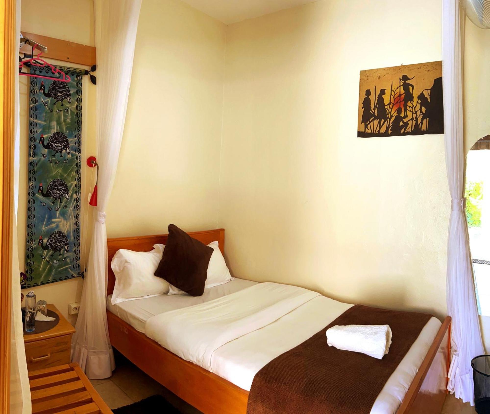 Sunset Hotel เอนเทบเบ้ ภายนอก รูปภาพ