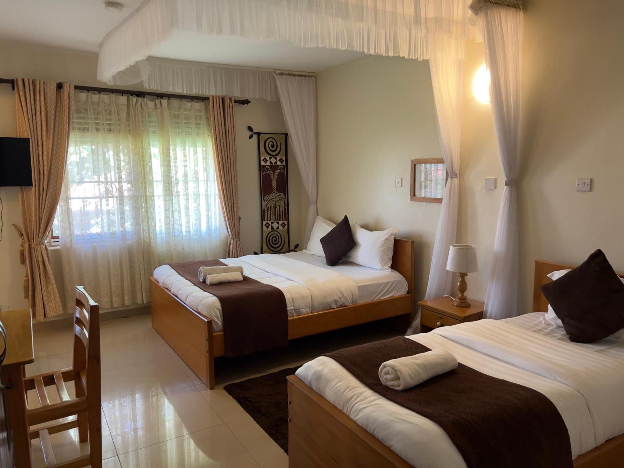 Sunset Hotel เอนเทบเบ้ ภายนอก รูปภาพ